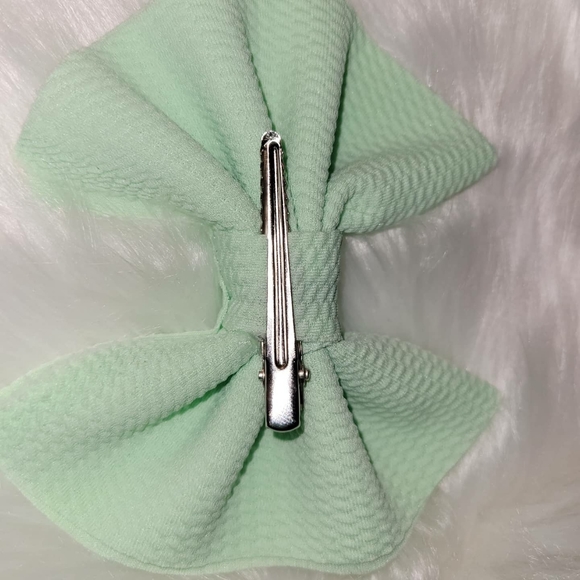 Mint colored bow - Picture 2 of 3